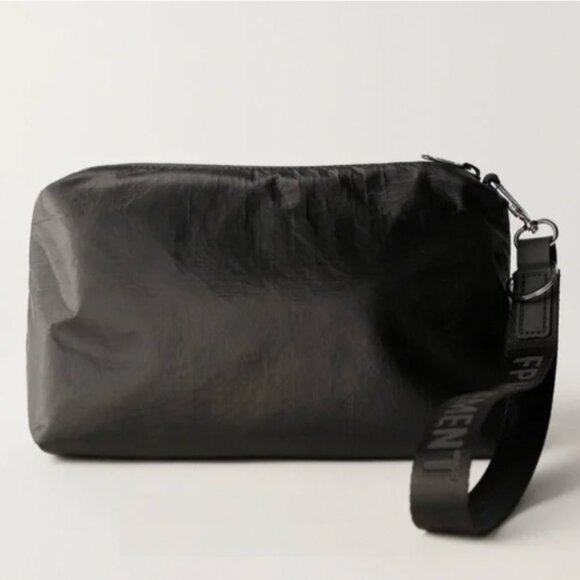 Free People Total Access Pouch in Black NWT - Picture 2 of 7